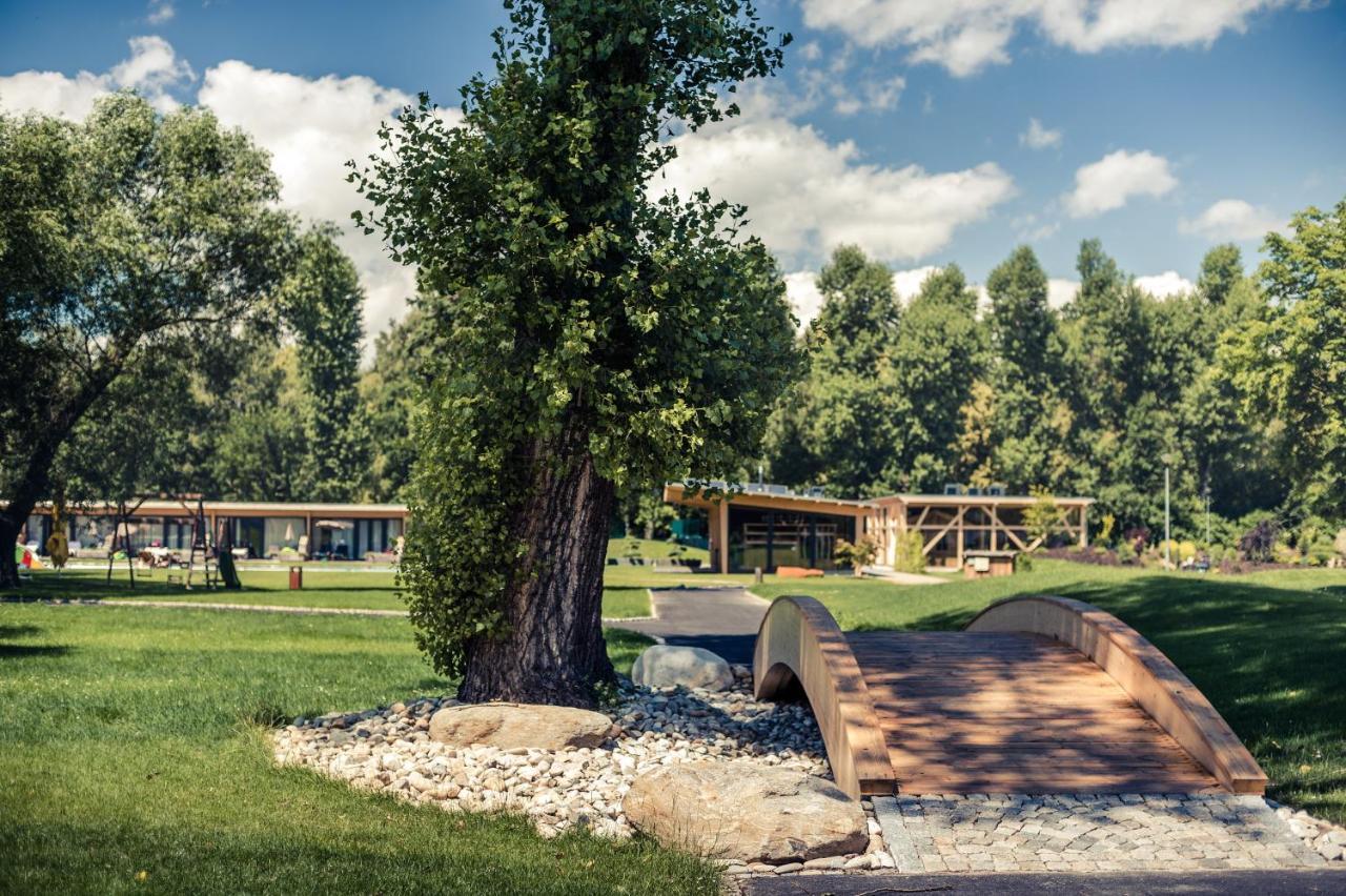 Villa Resort & Organic Spa - Luxusni Apartman S Virivkou Ceske Budejovice Exteriör bild